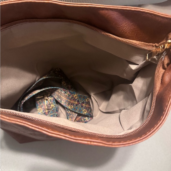 Retro Vegan Leather Crossbody Shoulder Bag - Stylish, Water-Resistant - Picture 7 of 7